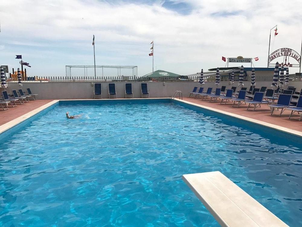 Hotel Majestic Пезаро Екстер'єр фото
